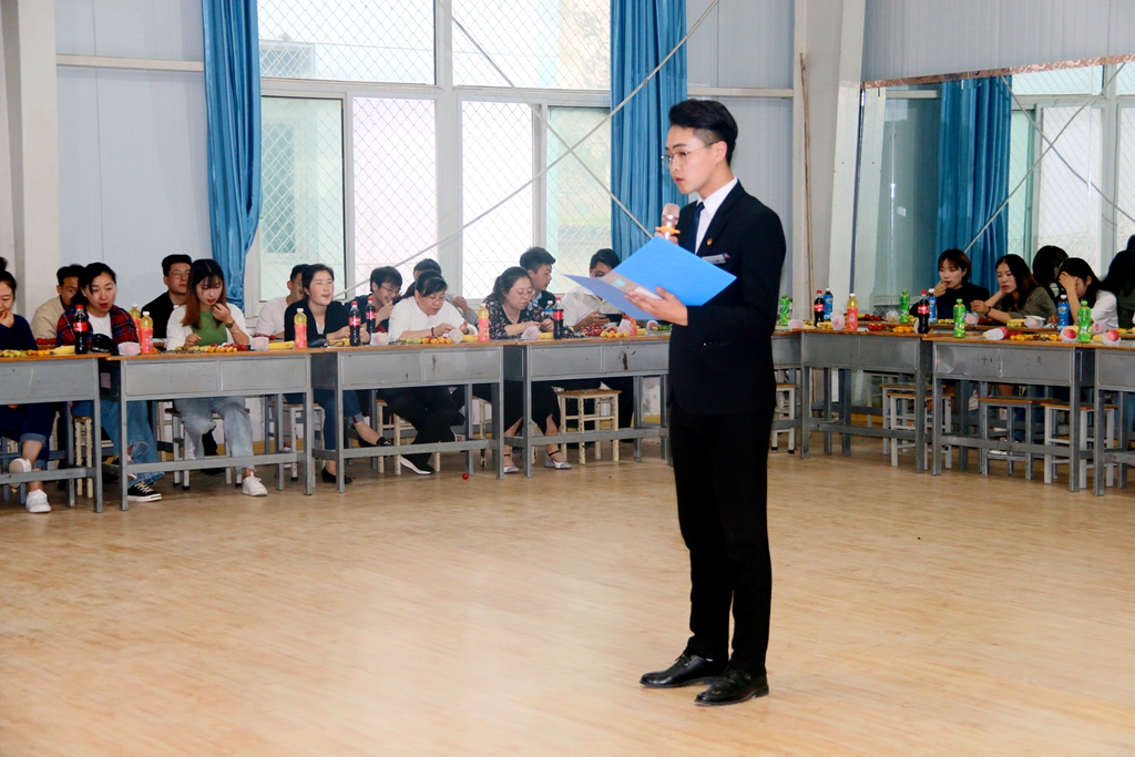 1568203411.jpg 学生代表_副本.jpg