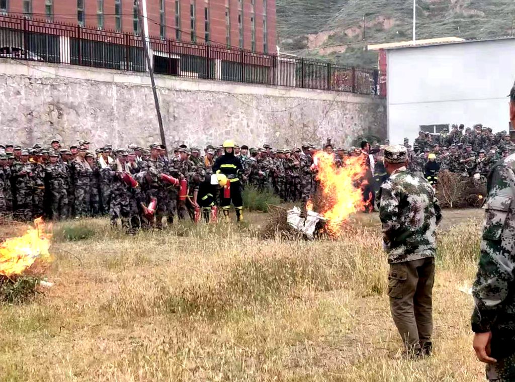 1601086528.jpg 灭火演练_副本.jpg